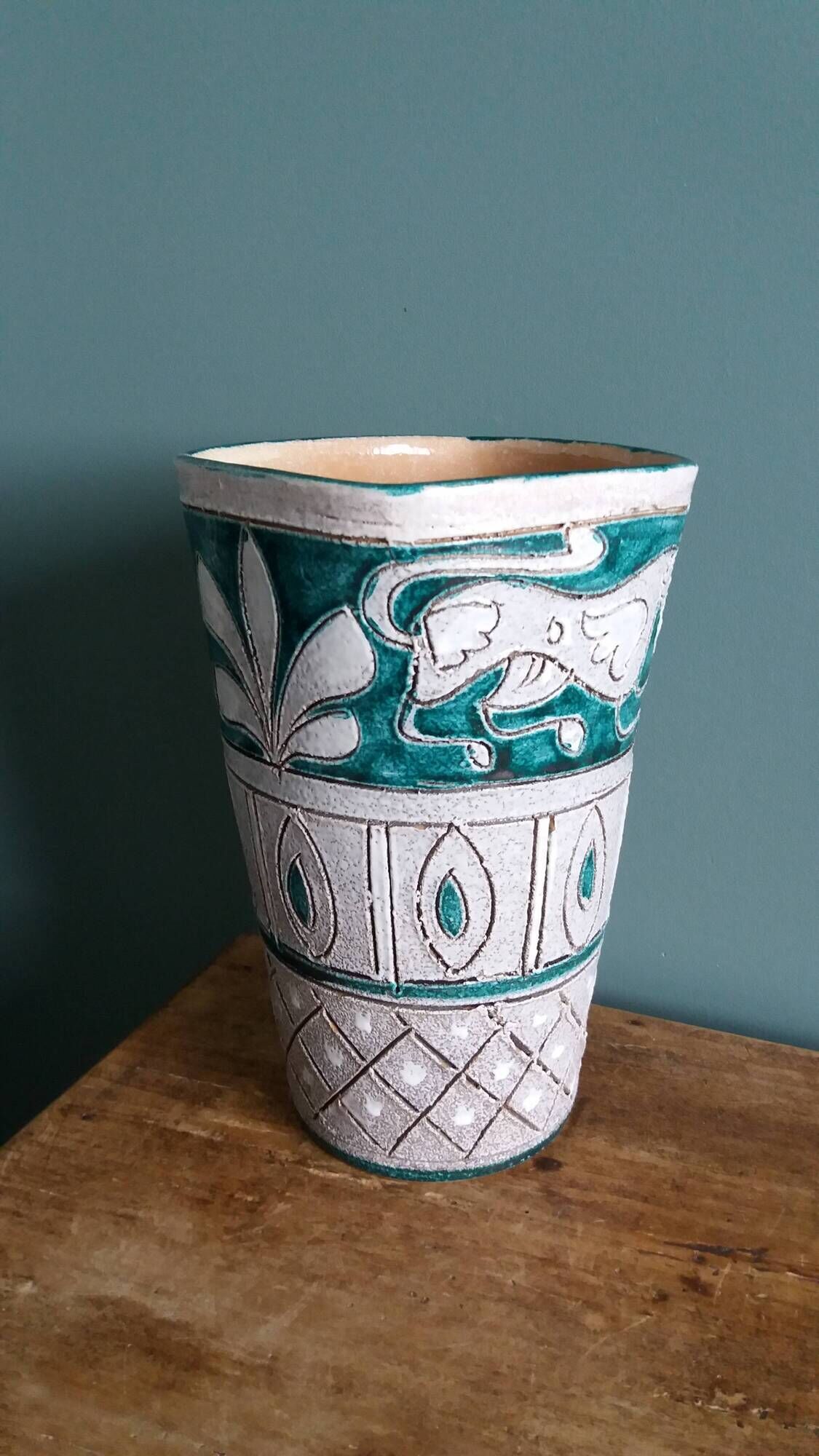 Sgraffito vase signed Nuovo Rinascimento, Fratelli Fanciullacci, Italy
