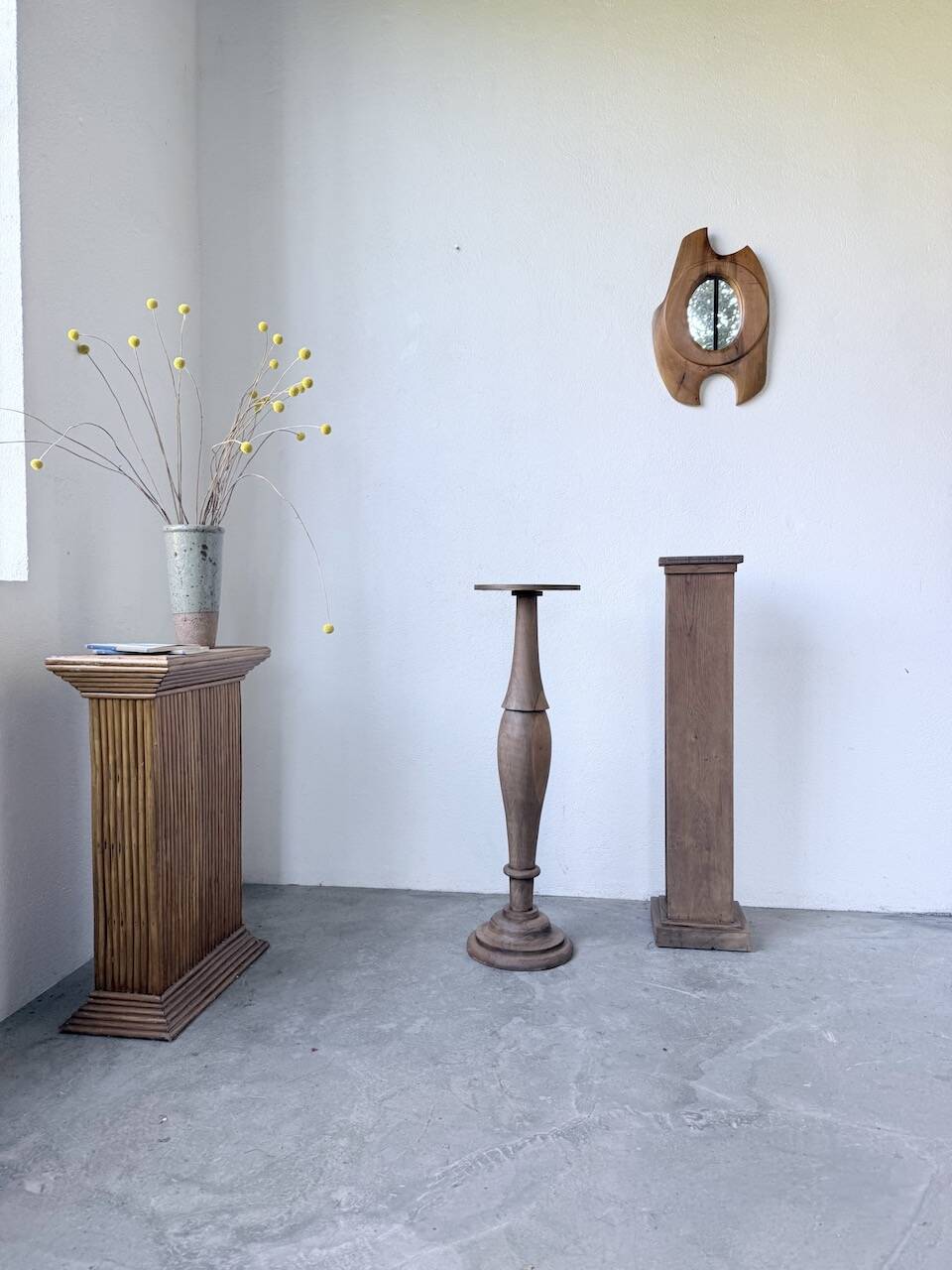 Paire de sellettes colonnes en bois 1950