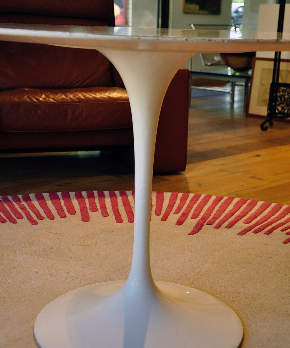 Knoll International table circa 1960, melamine wood top, white lacquered cast iron legs