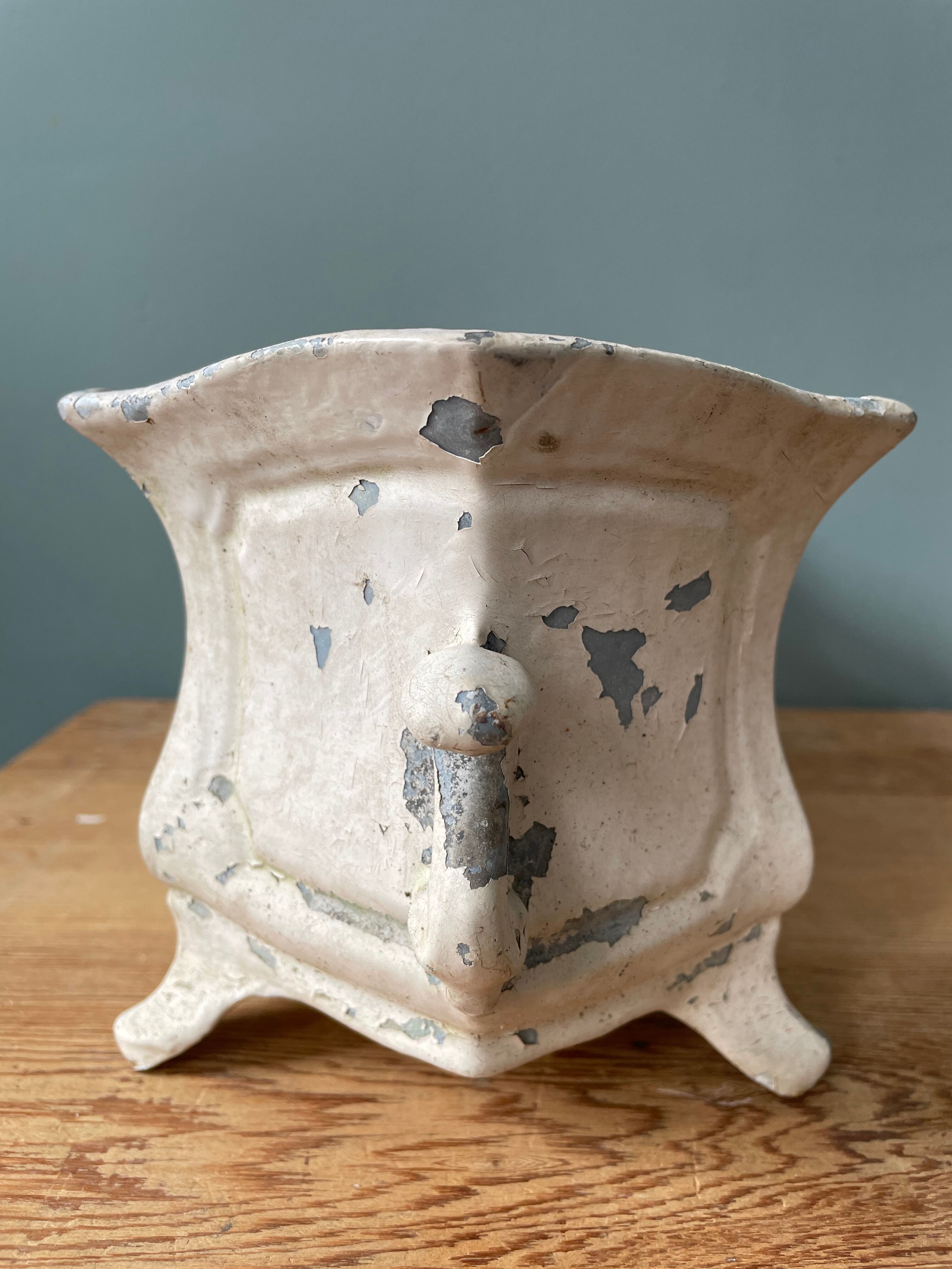 Old Medici cast iron planter, late nineteenth