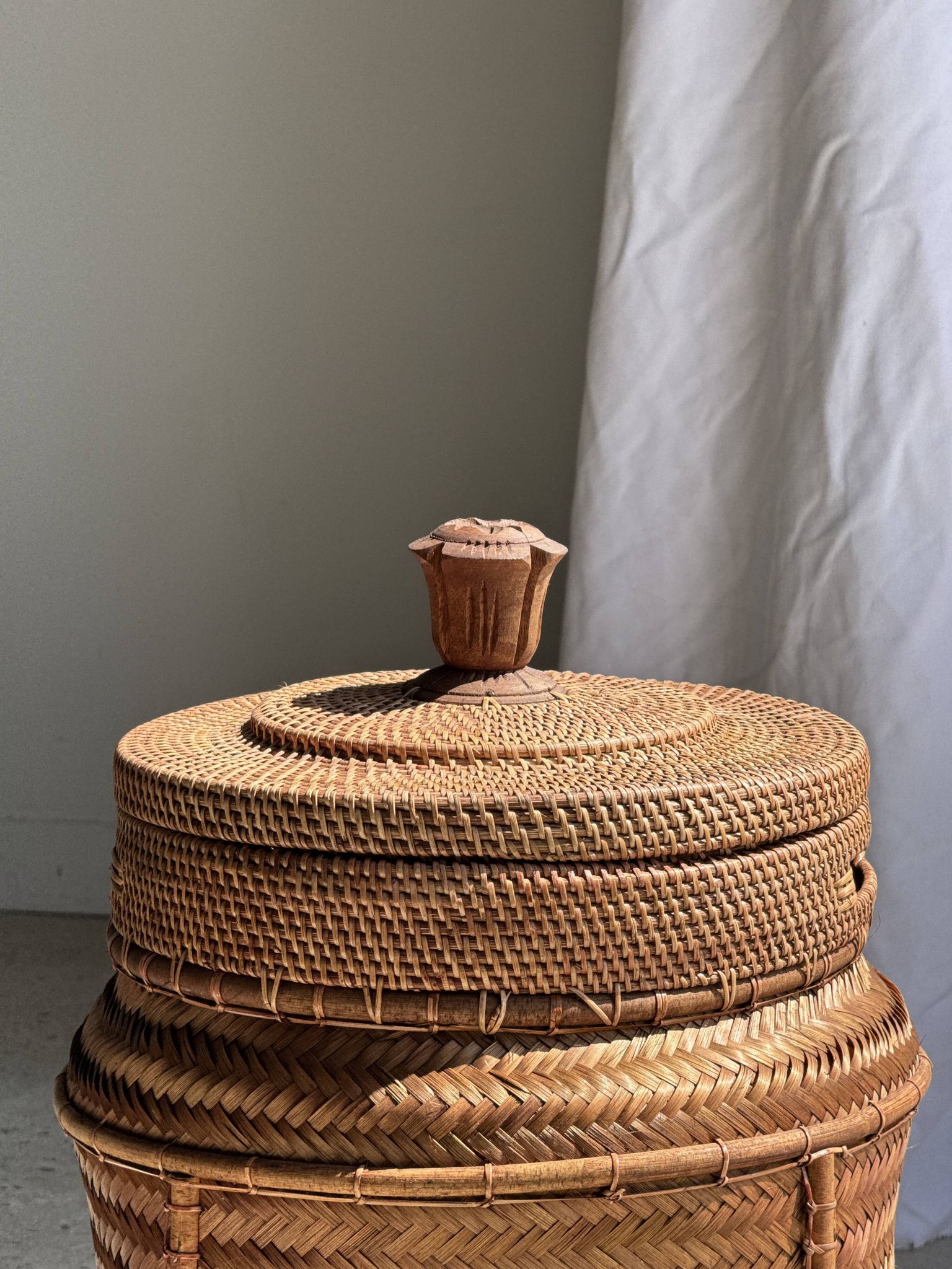 Large Indonesian wicker fishing basket with lid H65 D33