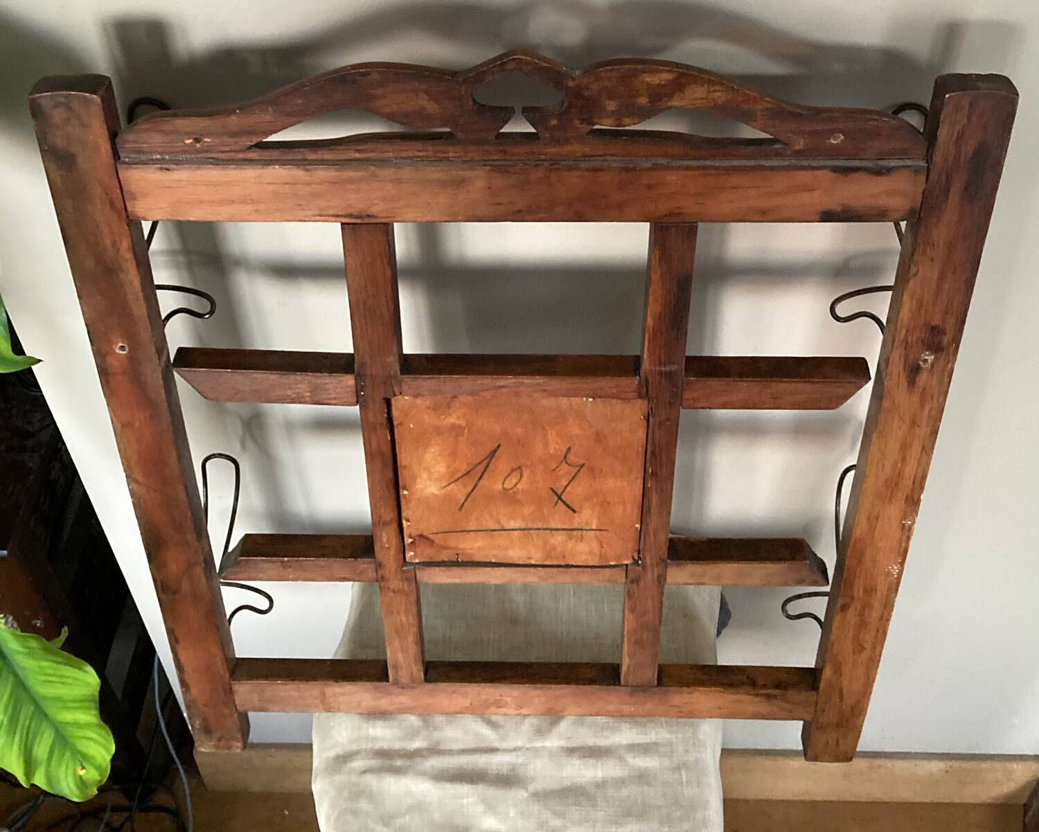 Art Deco wall-mounted coat rack in oak, early 20th century. Beveled central mirror