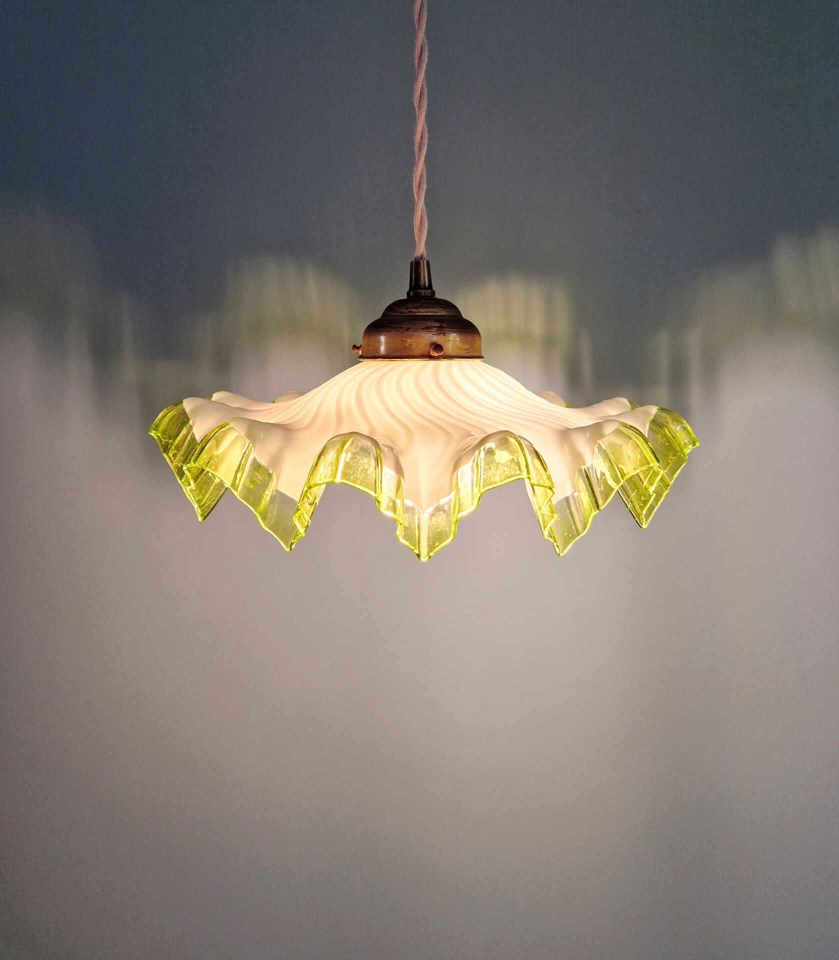 Art Deco suspension in white opaline with a scalloped design, 1920-30.