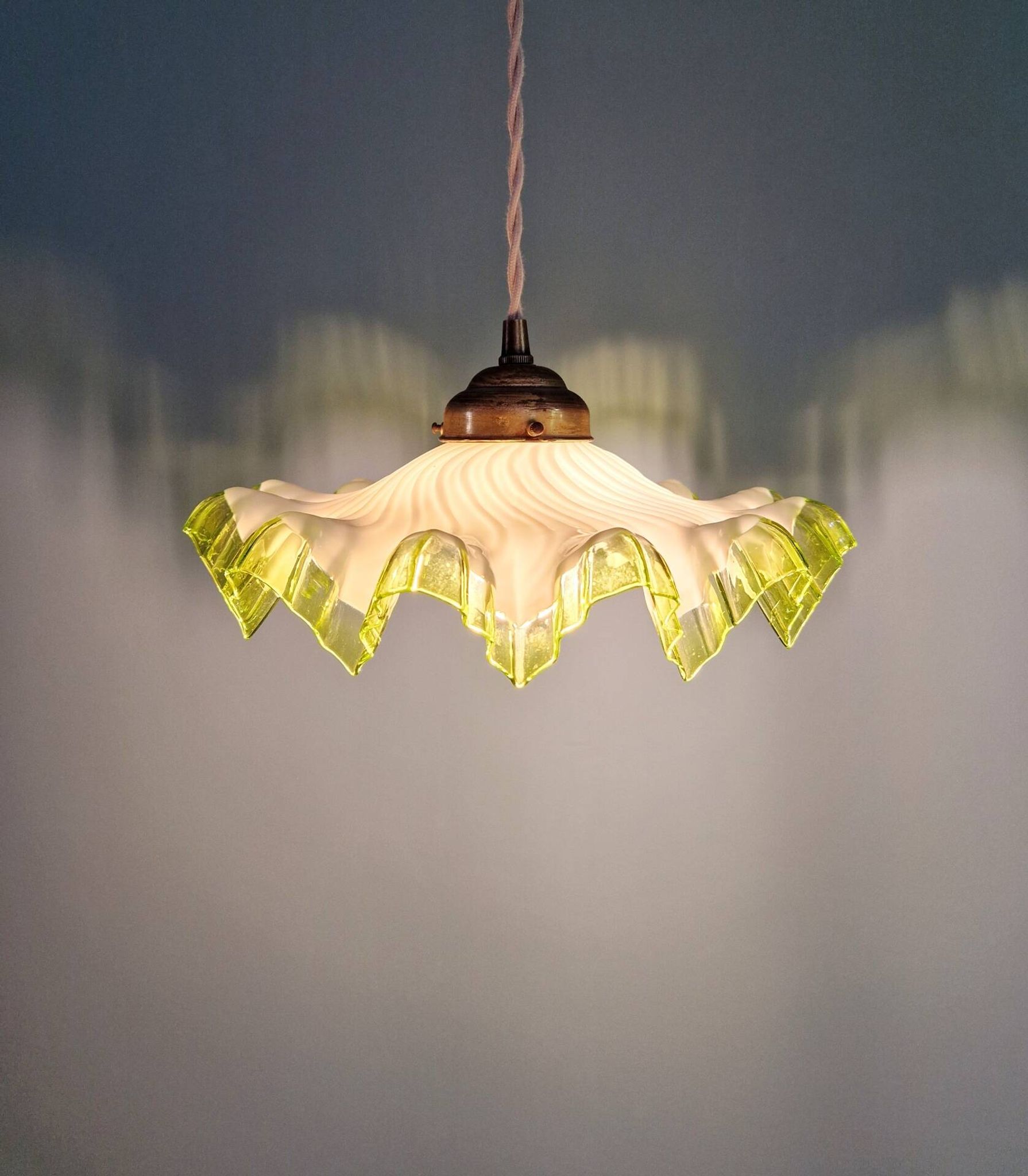 Art Deco suspension in white opaline with a scalloped design, 1920-30.