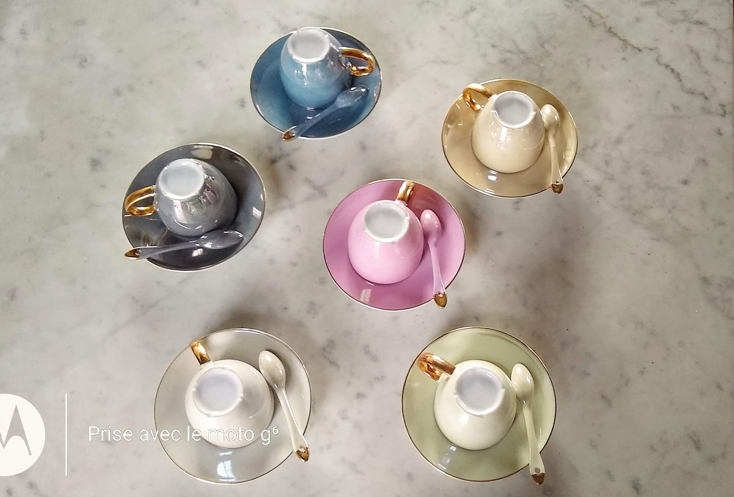 6 mocha coffee cups with saucers and spoons, colorful, golden handle, from the 60s