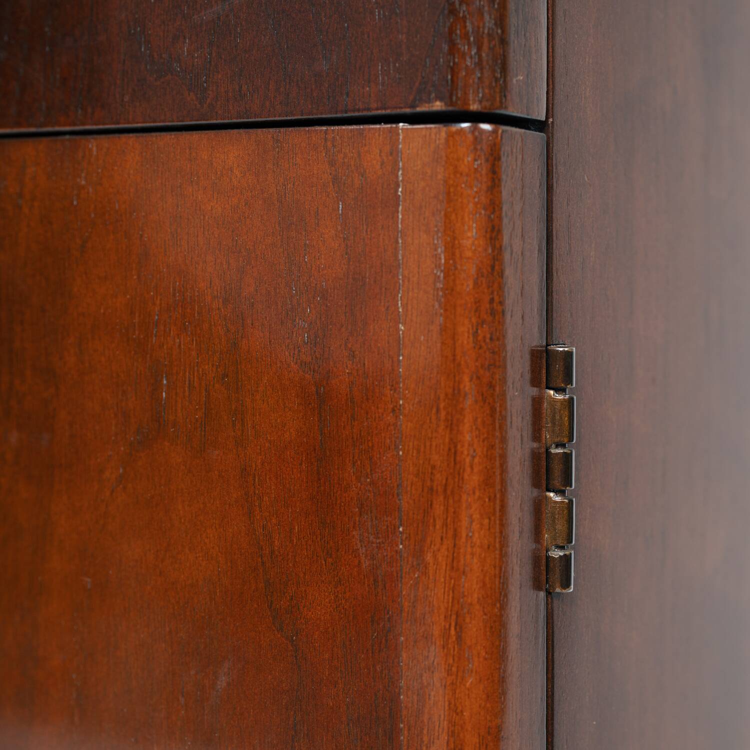 Walnut Veneered Drawer Cabinets or Nightstands by Baker, England, 1970s