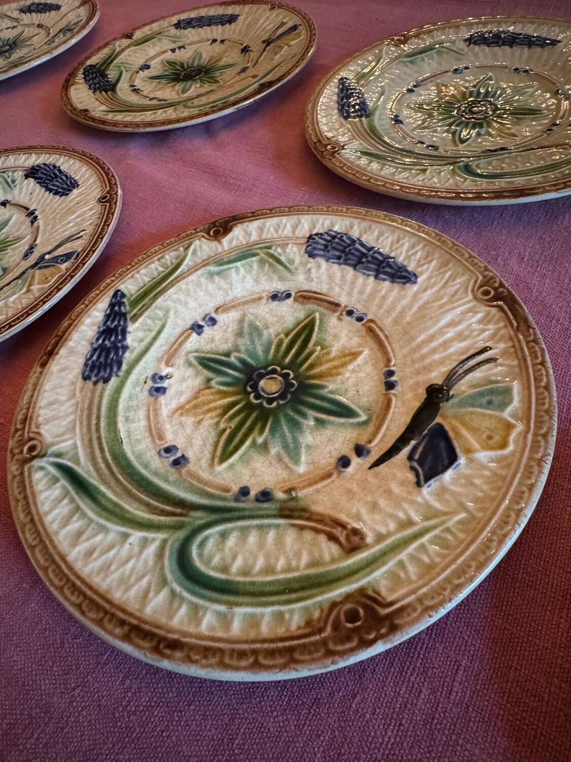 Set of 10 late 19th century dessert plates in barbotine, Wasmuel