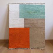 Handmade pure wool Moroccan rug from Oued Zam, size 155 x 245 cm.