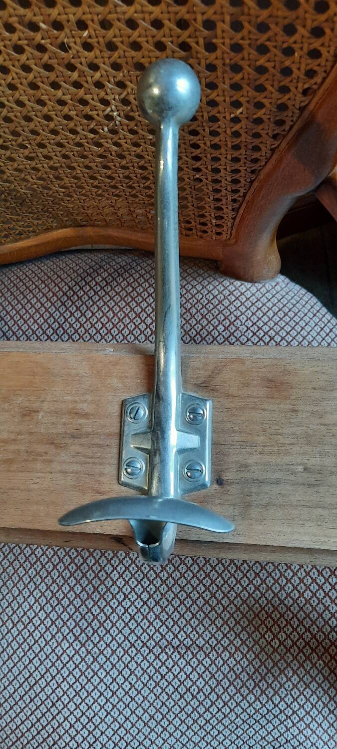 Wall-mounted coat rack with 5 hooks