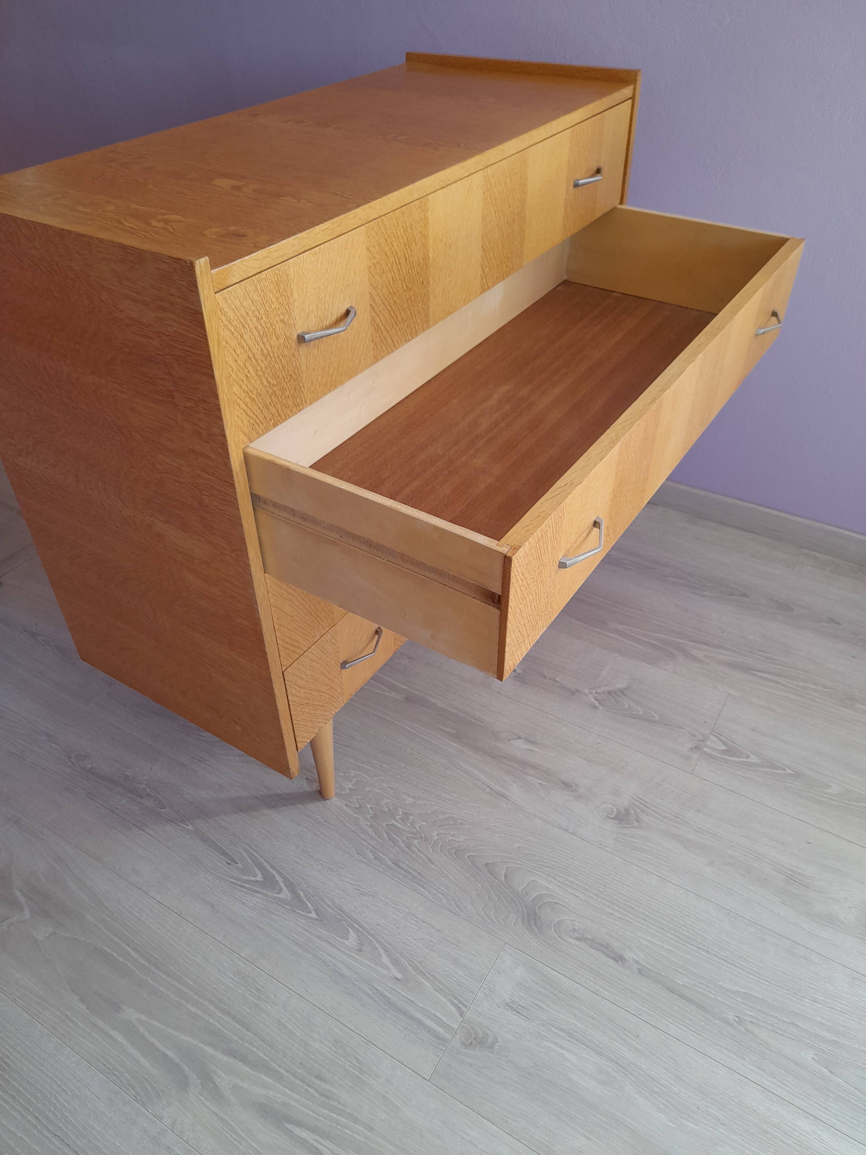 Vintage oak chest of drawers