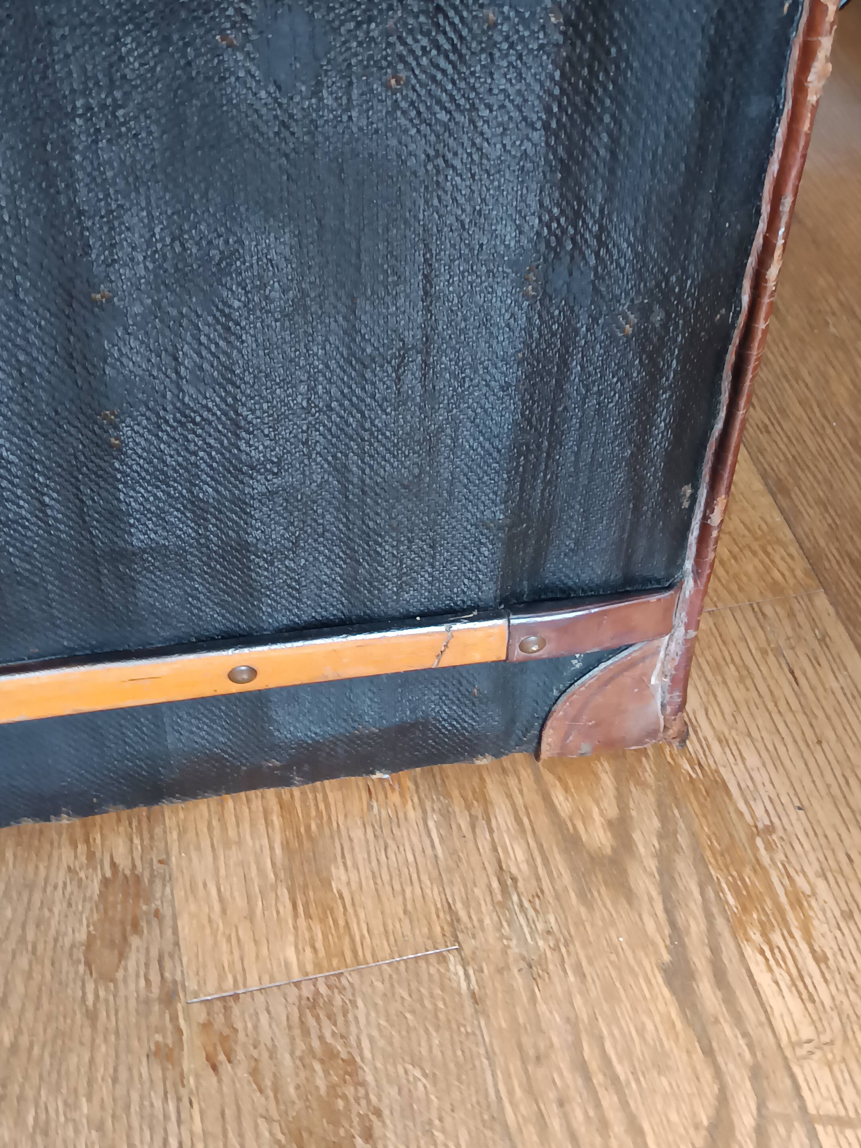 Curved travel trunk, Second Empire