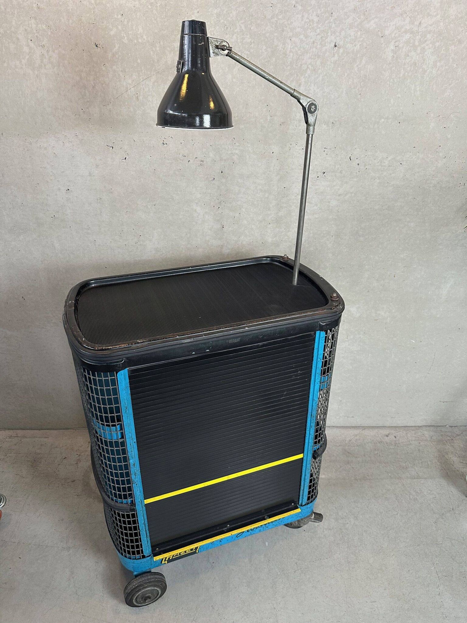 Trolley industriel vintage 'Hazet Assistent' + lampe Rademacher