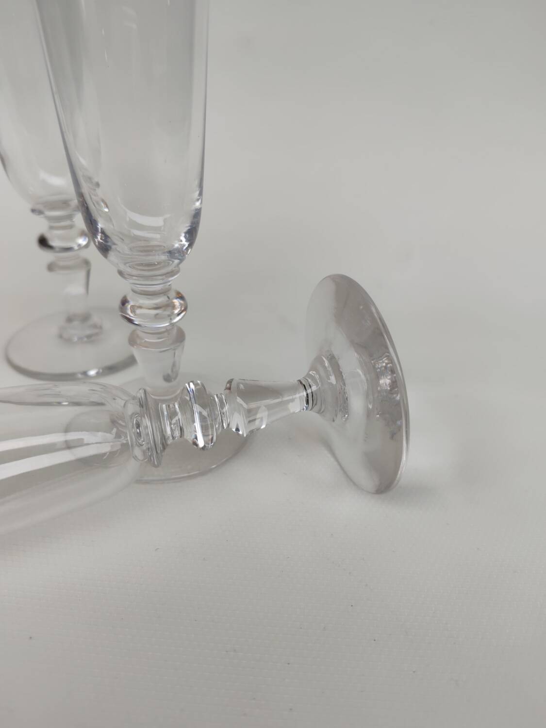 4 flutes à champagne en cristal de baccarat, début du XX ème siècle.