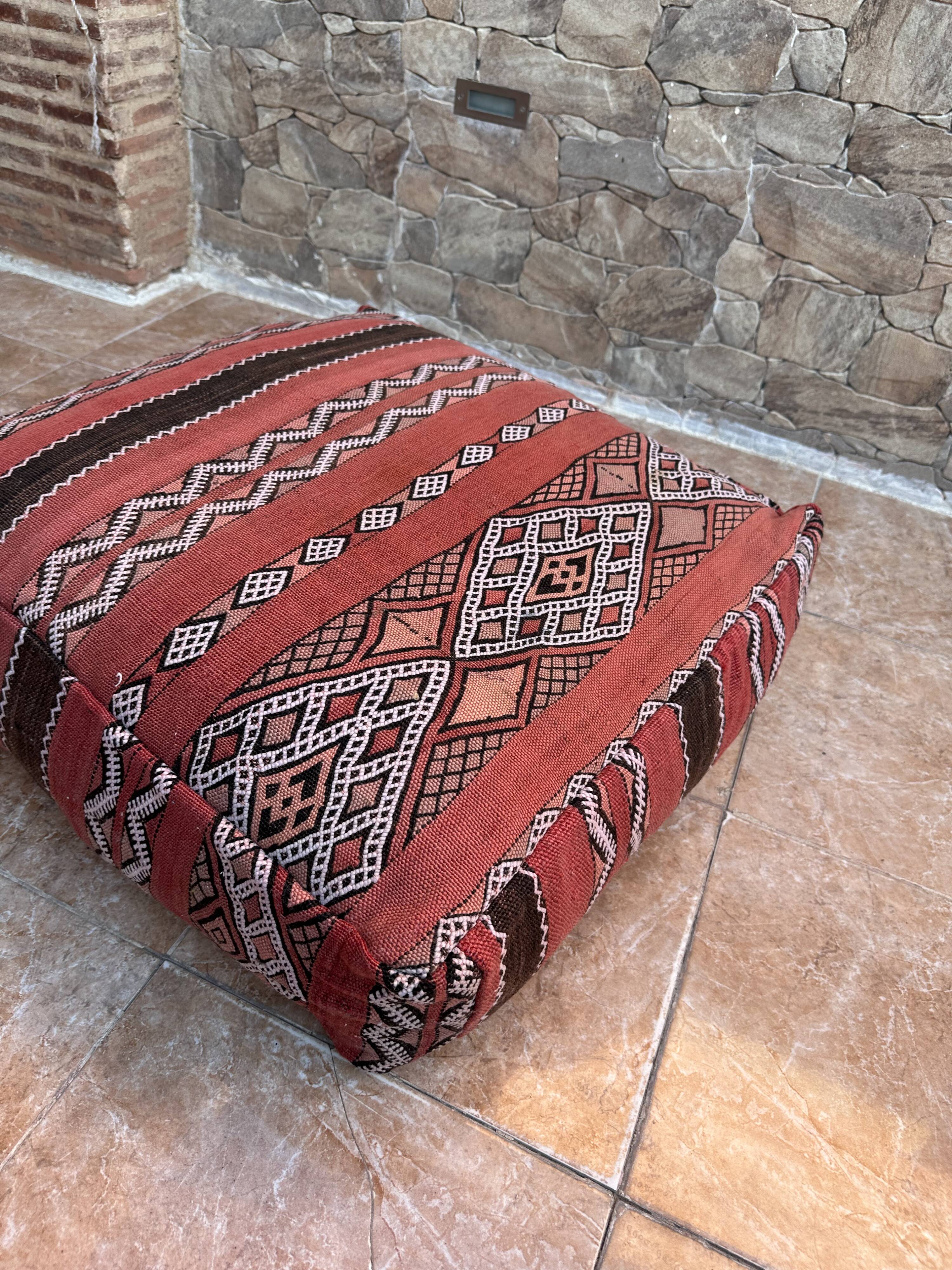 Pouf Kilim berbère fait main, coussin de sol
