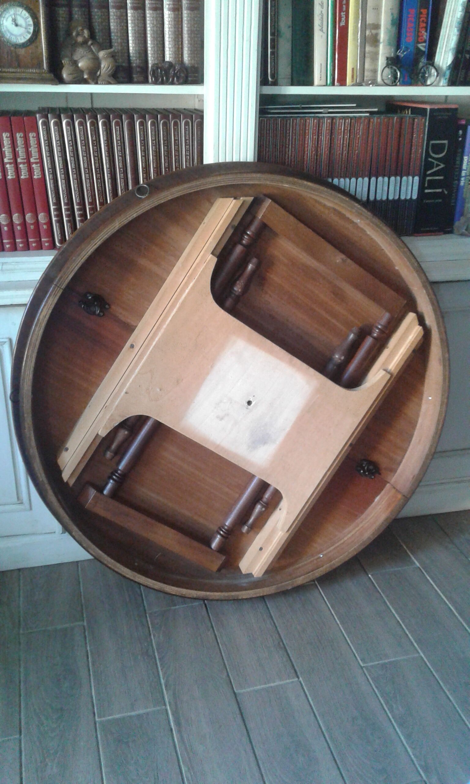 Dining room's table and 4 chairs, english style