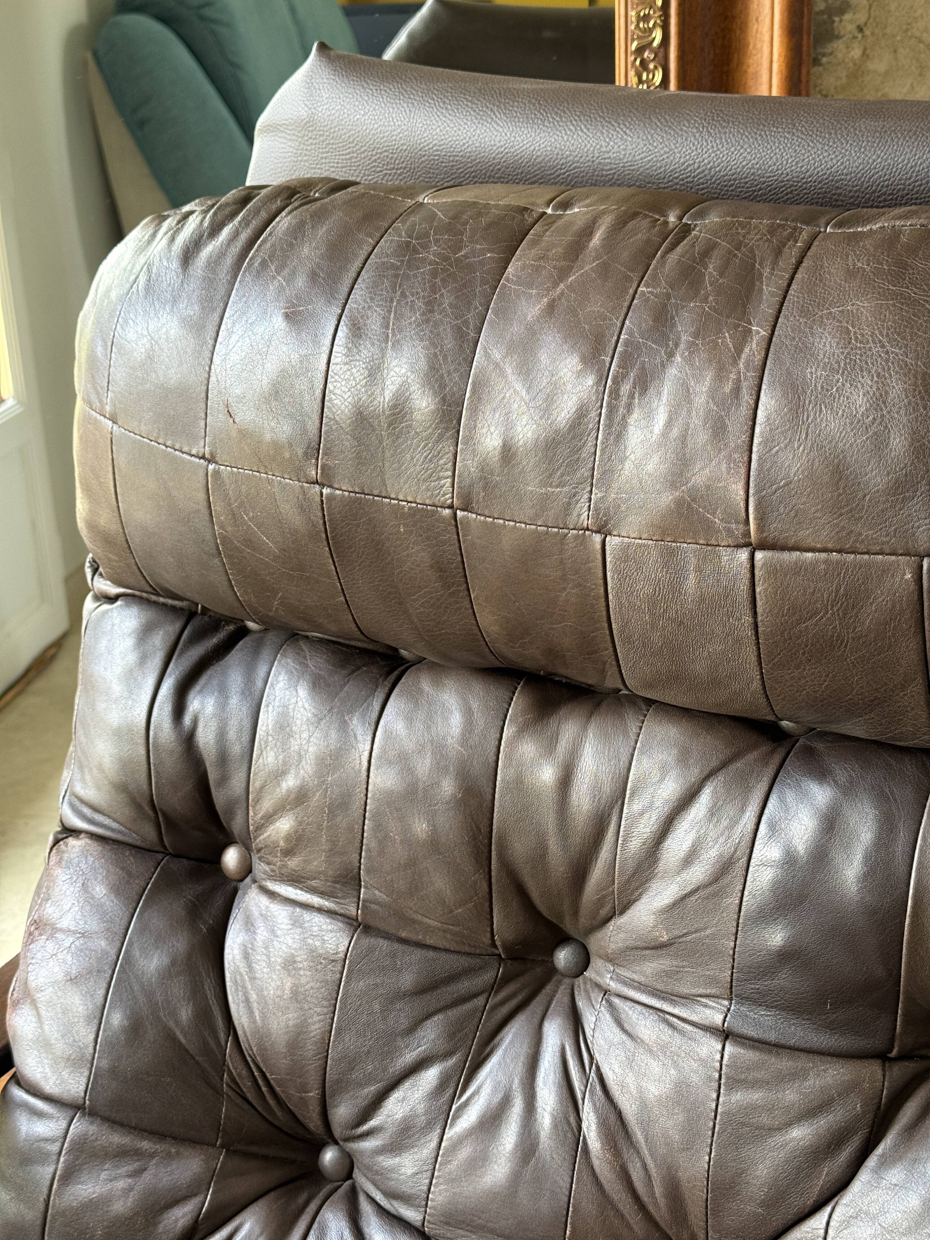 1970s Scandinavian armchair in curved laminated wood with a leather seat.