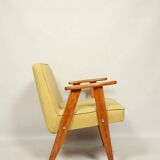 Fauteuil en laine jaune au design scandinave après rénovation