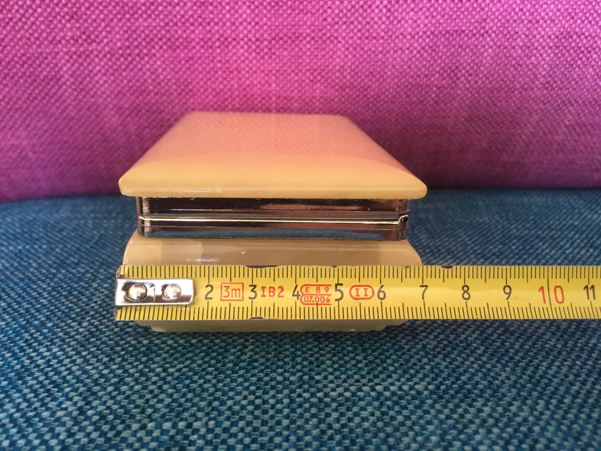 Light yellow alabaster box