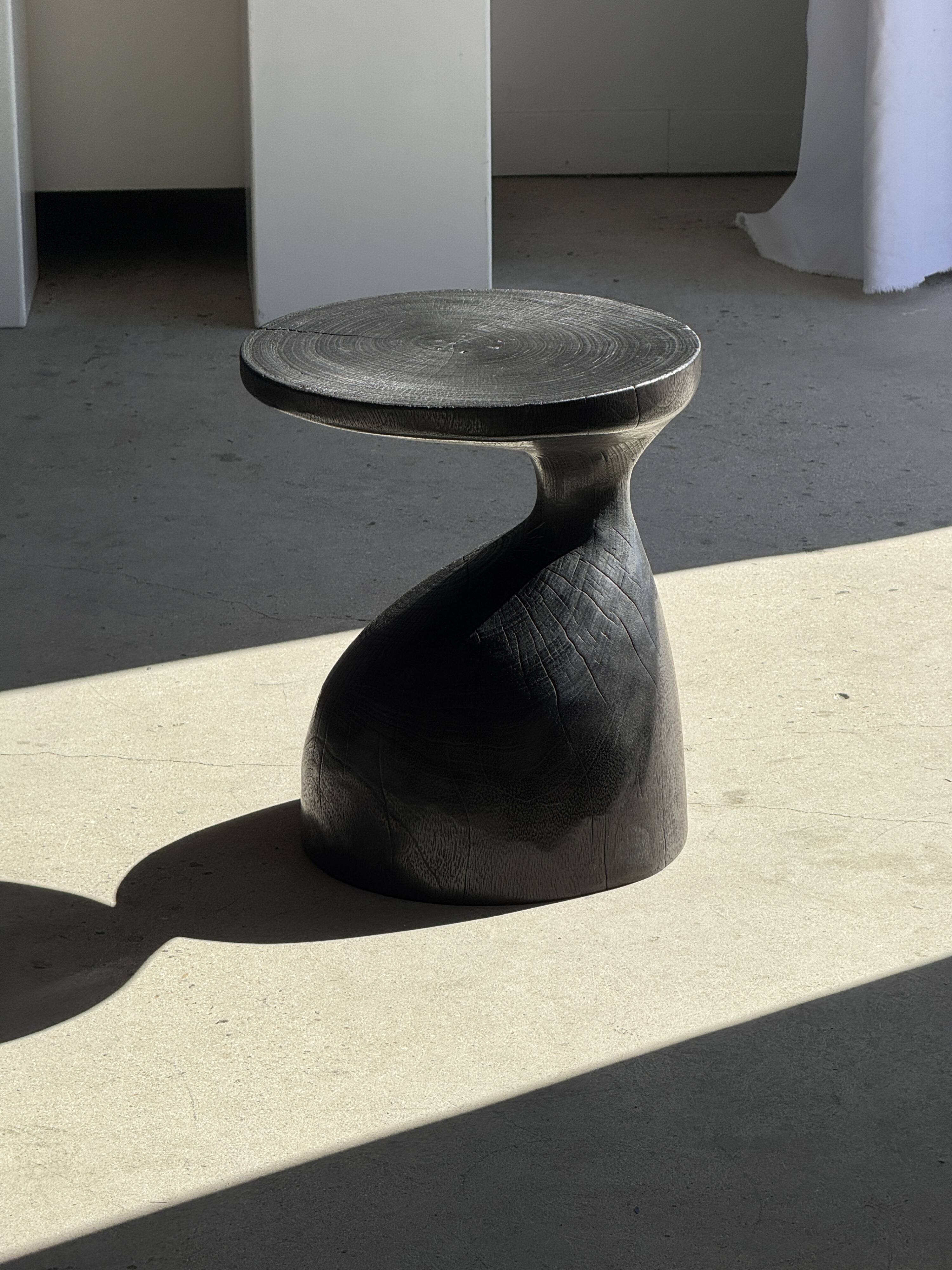 Sexy Neck - Solid wood side table (monoxyle) in organic shape colour