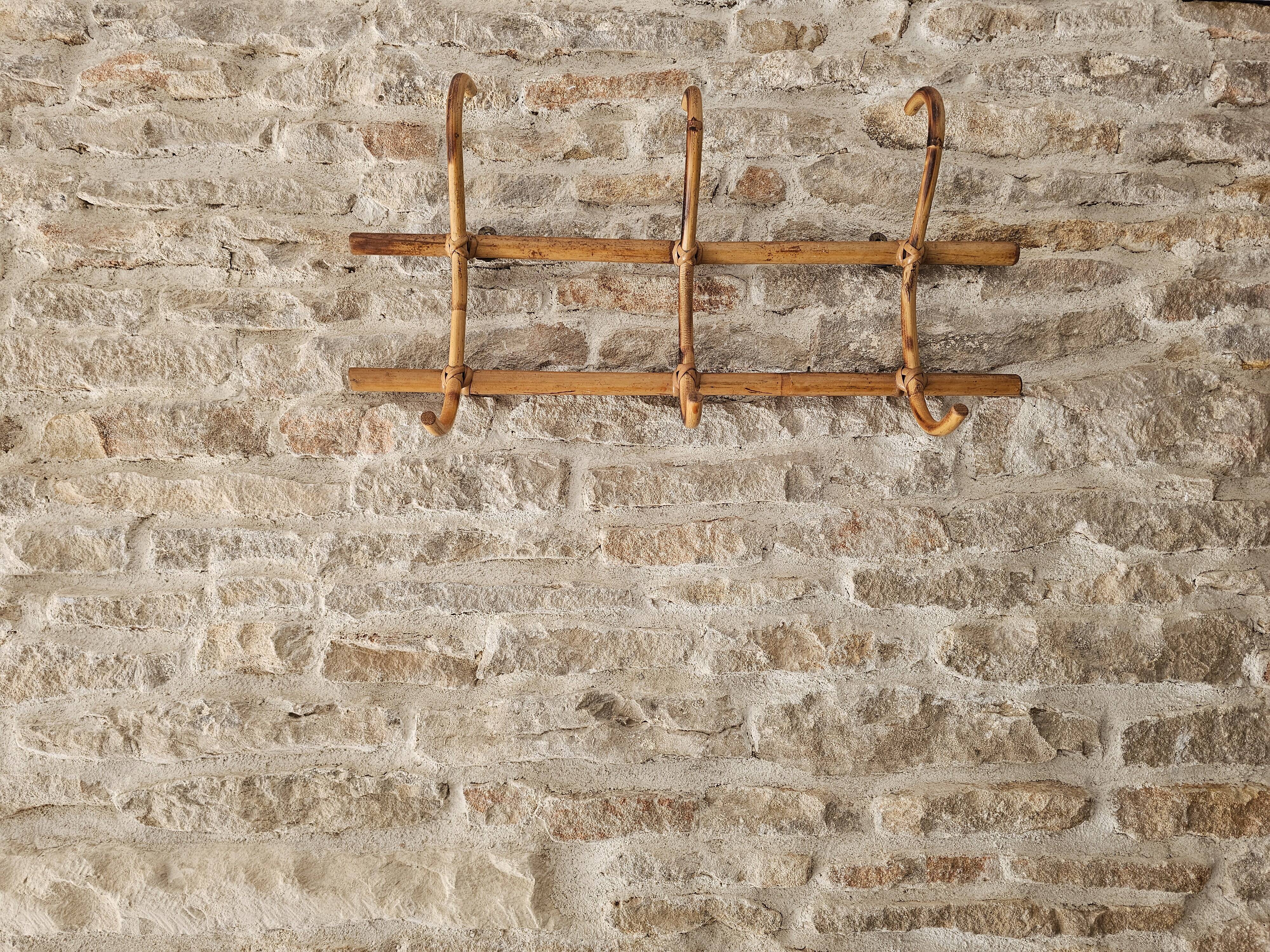 Wall coat rack with 3 rattan hooks - Vintage