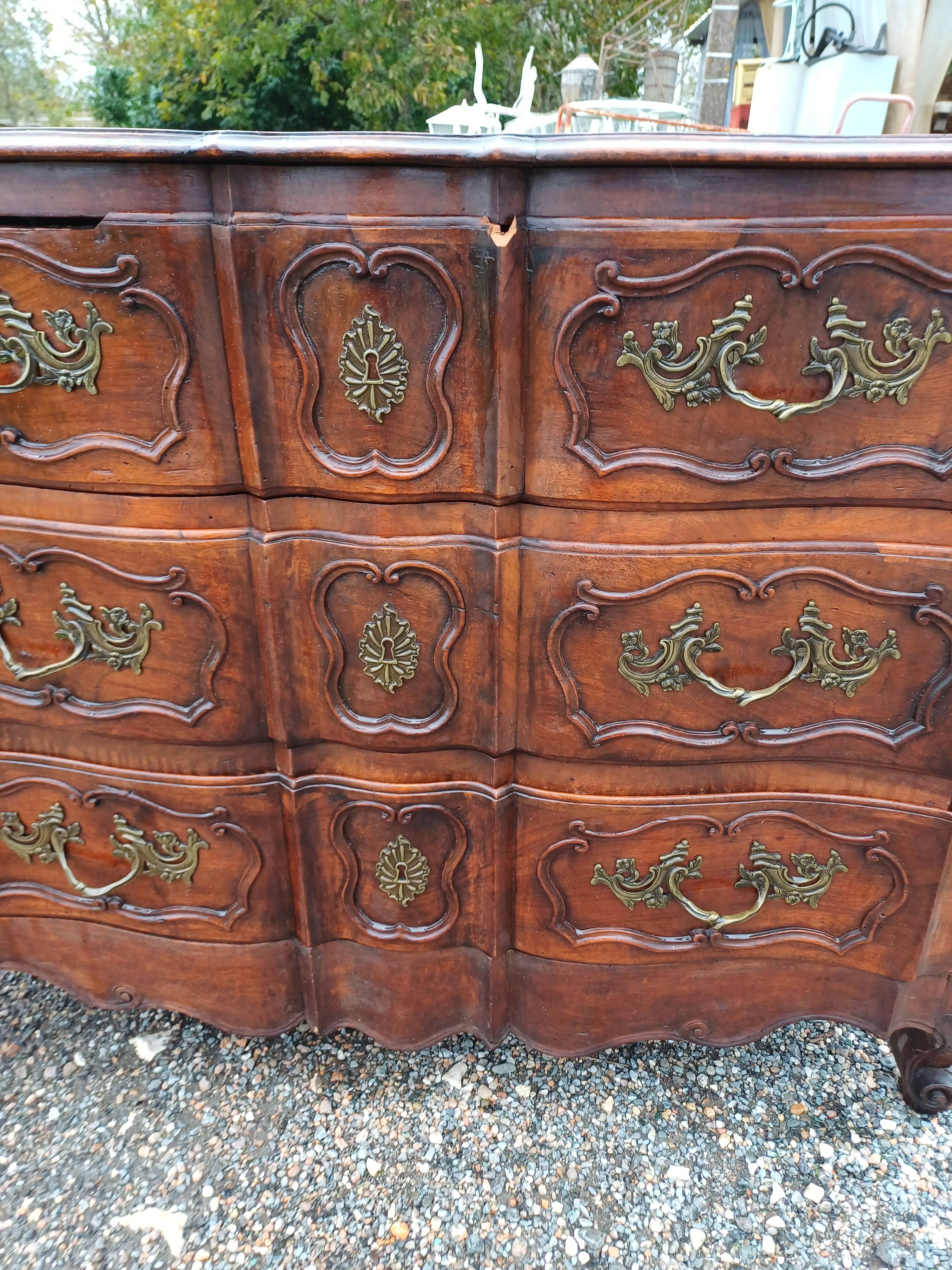 Commode 19 ème en Noyer et Bronze