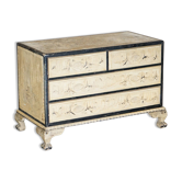 Commode chinoise sculptée en bois de camphrier
