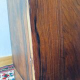 Low separation bookcase