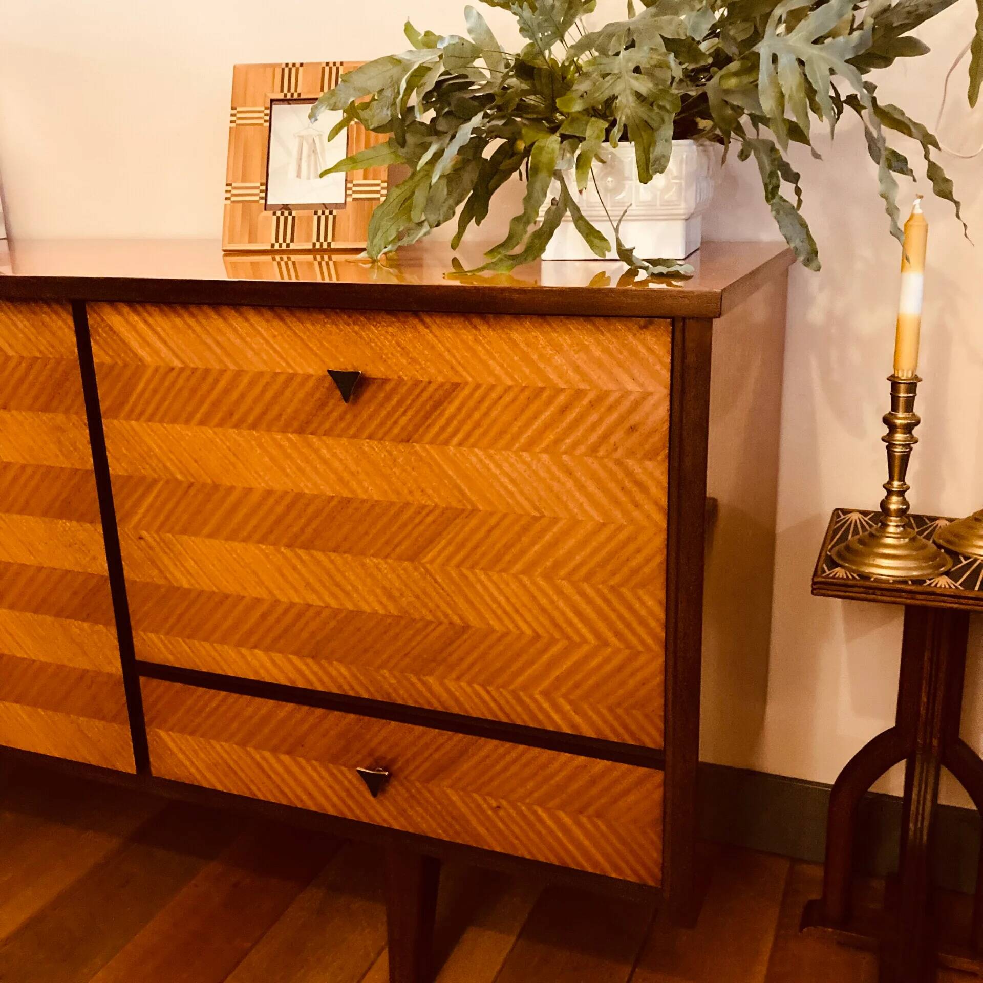 Buffet style années 50, placage teck, laque