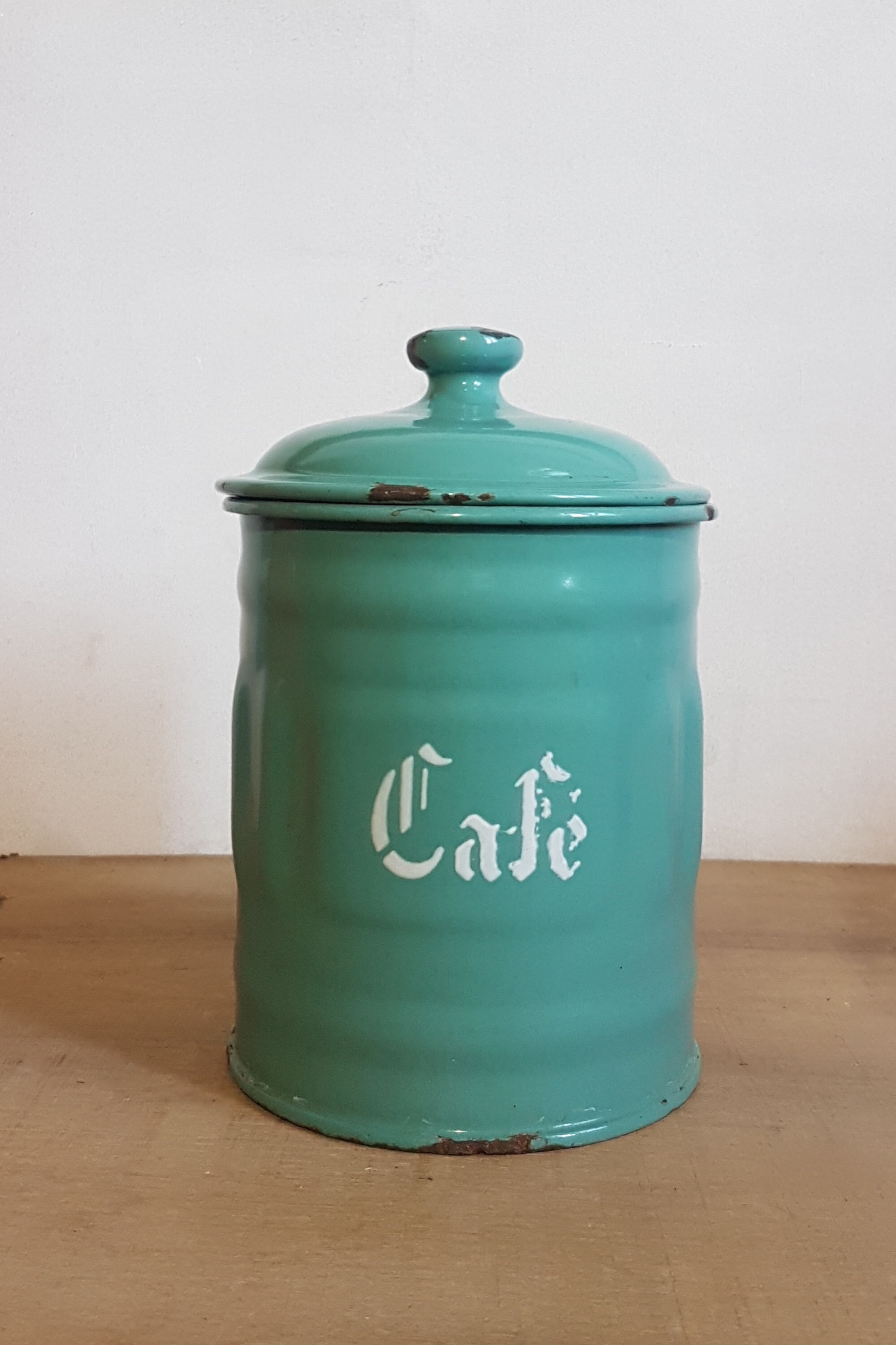 Decorative set of enamelled kitchen appliances