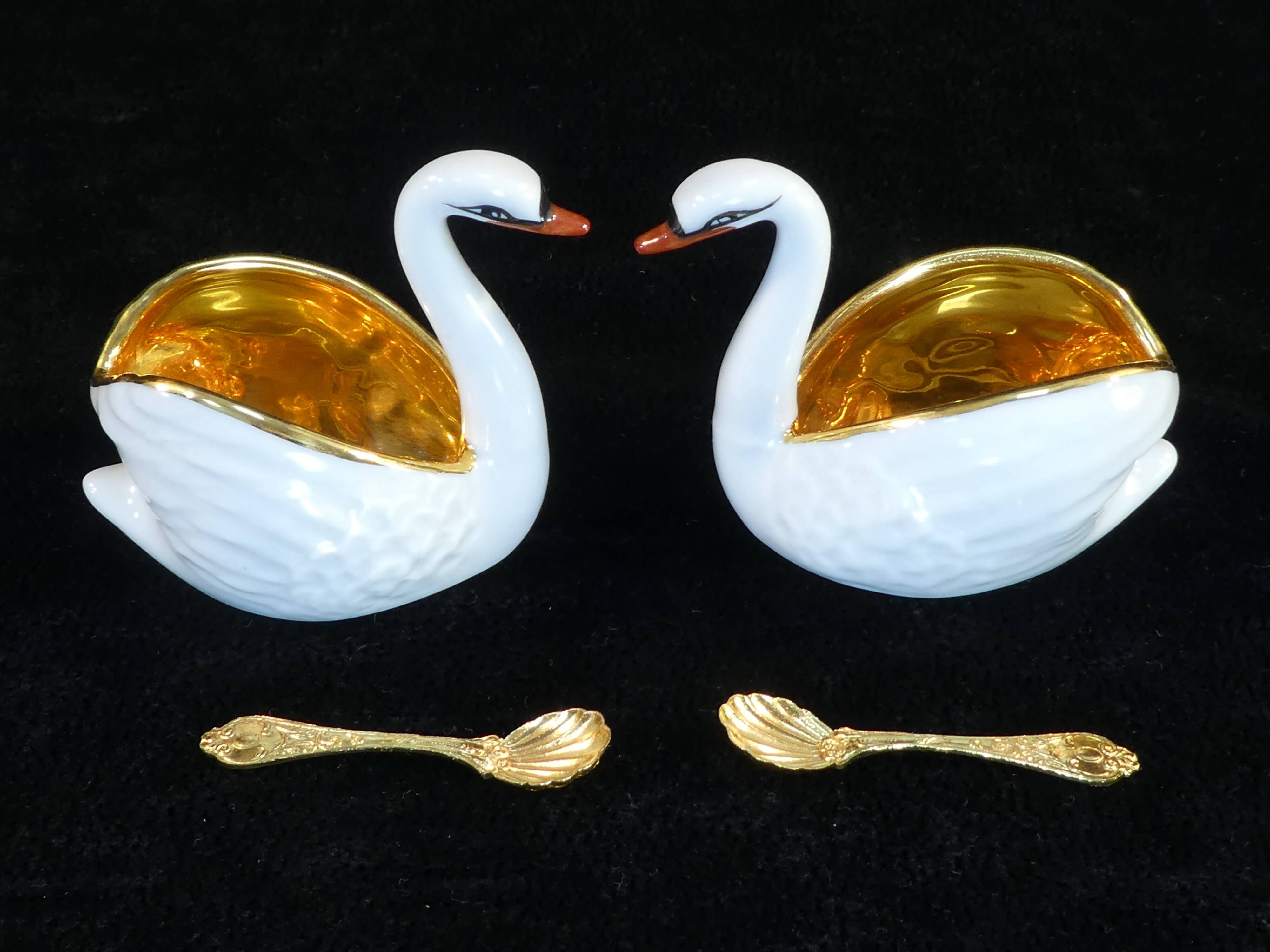 Pair of salters in limoges porcelain white swans