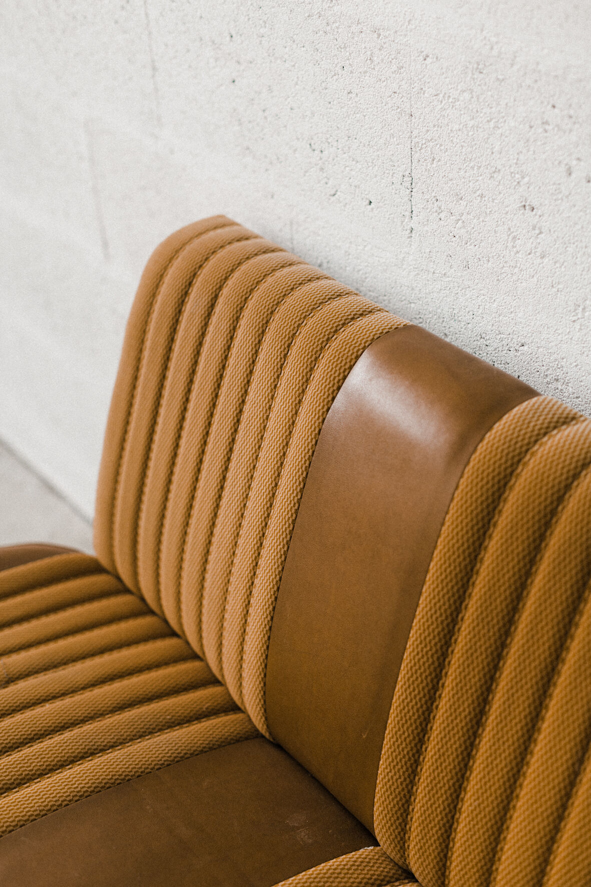 Old brown bench "Tabre"