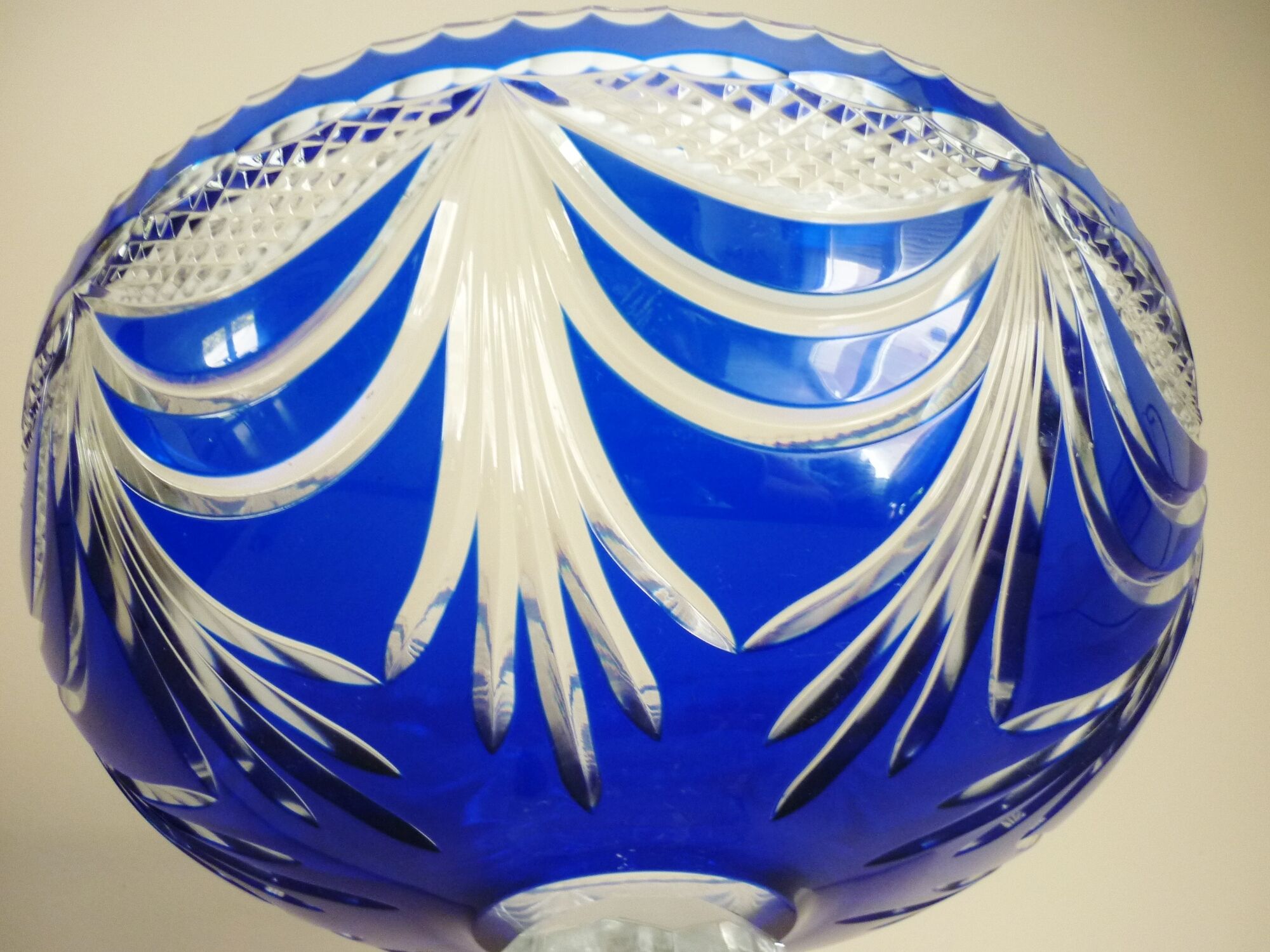 Centerpiece, blue crystal of Lorraine, limited series 233/500, blown and cut