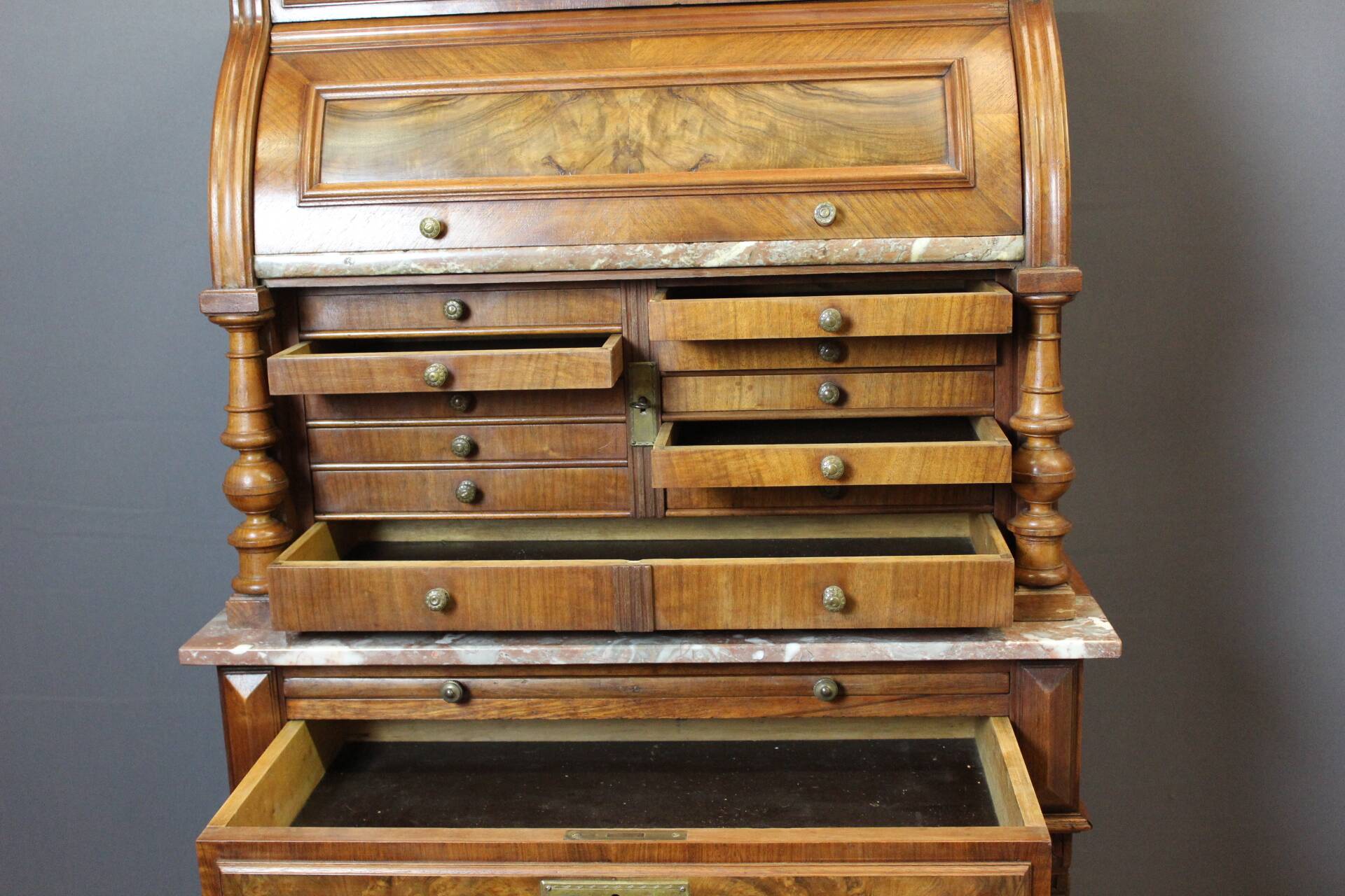 Meuble de dentiste en noyer fin XIX