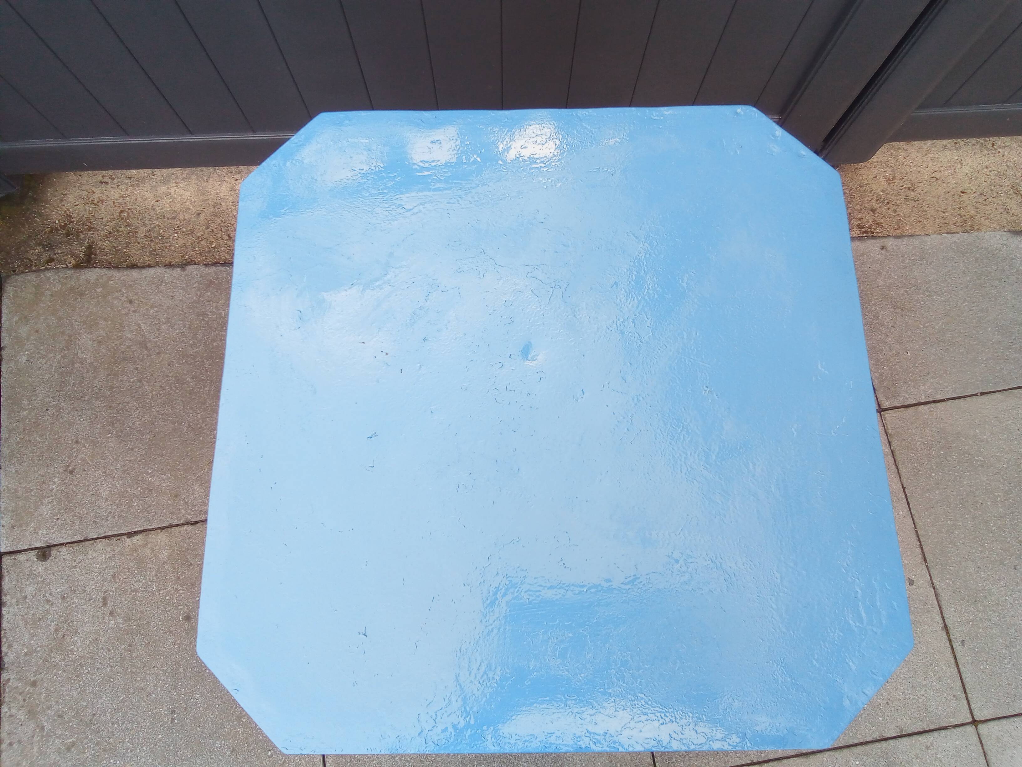 Splendid and rare outdoor iron bistro table from the 1940s, completely renovated