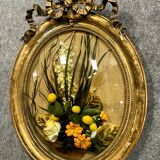 Louis XVI gilded wooden medallion frame with floral arrangement
