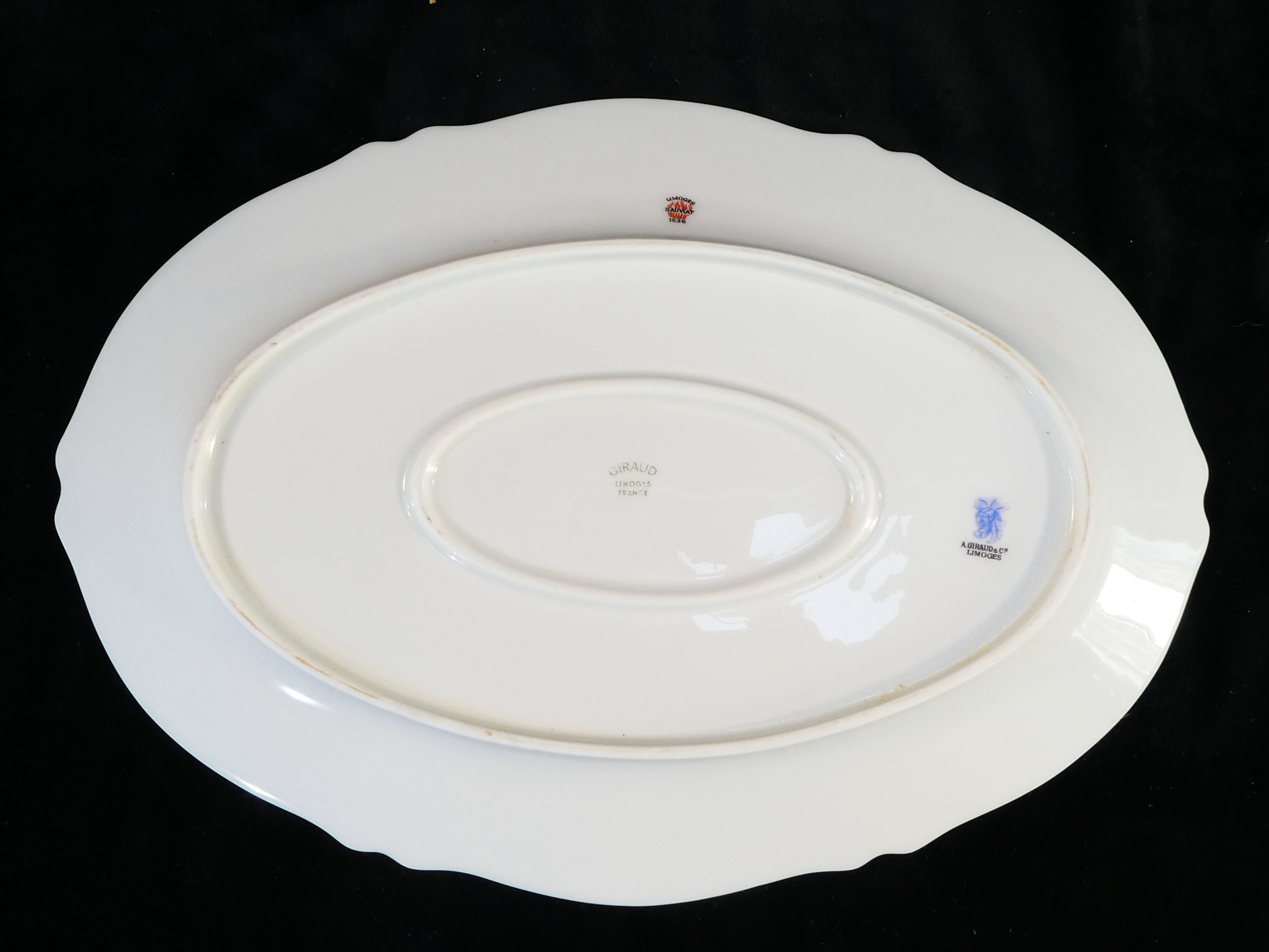 Oval dish in handmade porcelain of LIMOGES GIRAUD