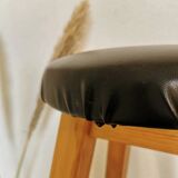 Tabouret de bar vintage en bois : assise en cuir noir, style bistrot des années 50