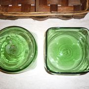 Rattan aperitif servant with 2 green glass ramekins