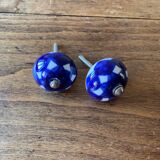 2 buttons, ceramic door handles, white blue