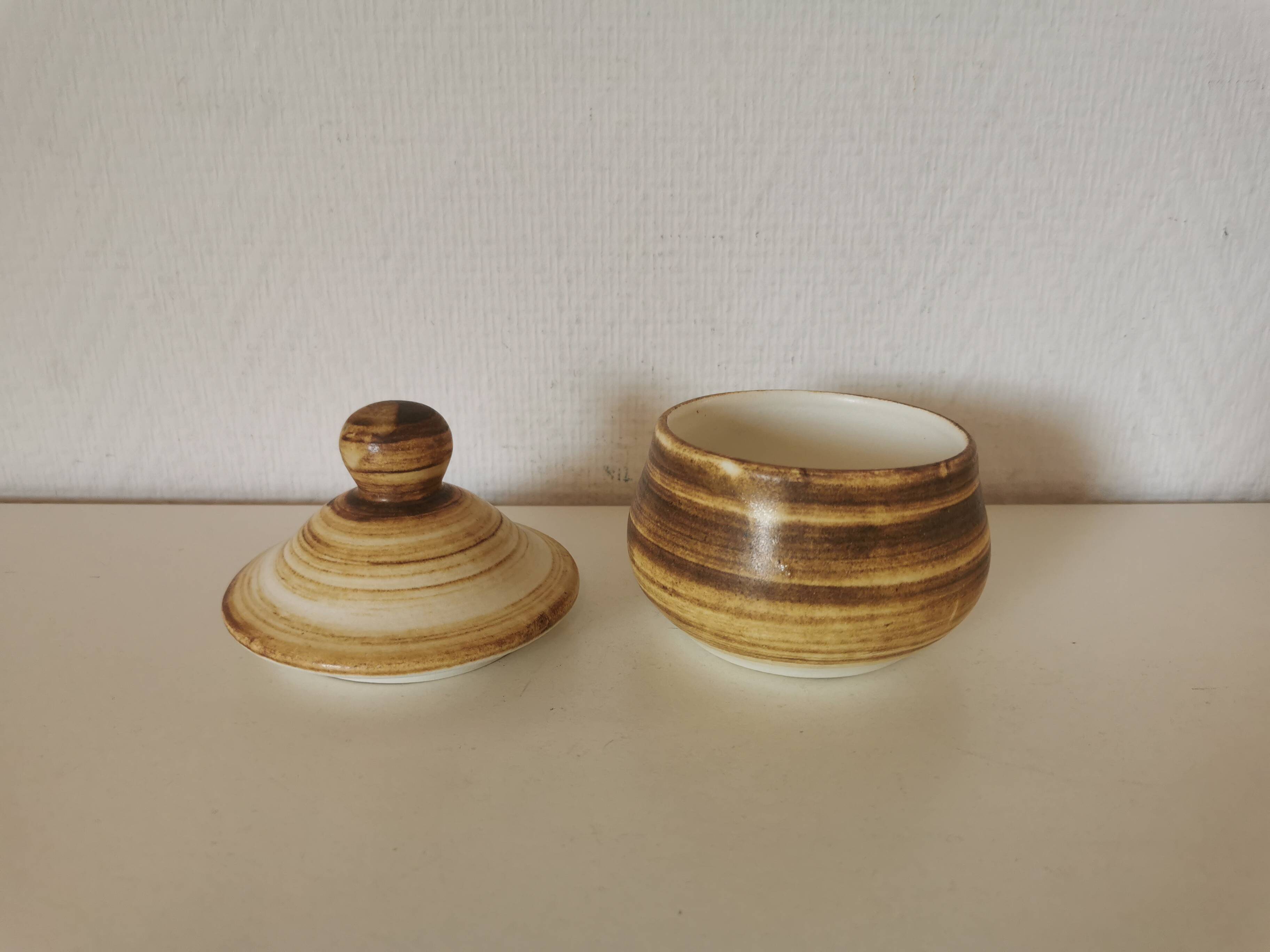 Longchamps beige and brown ceramic sugar bowl