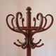 Porte-manteau perroquet de la marque Thonet