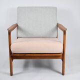 Fauteuil original restauré des années 60, modèle Baczyk, rose poudré et gris, teck