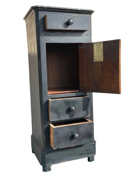 Tall and narrow chest of drawers / bedside table