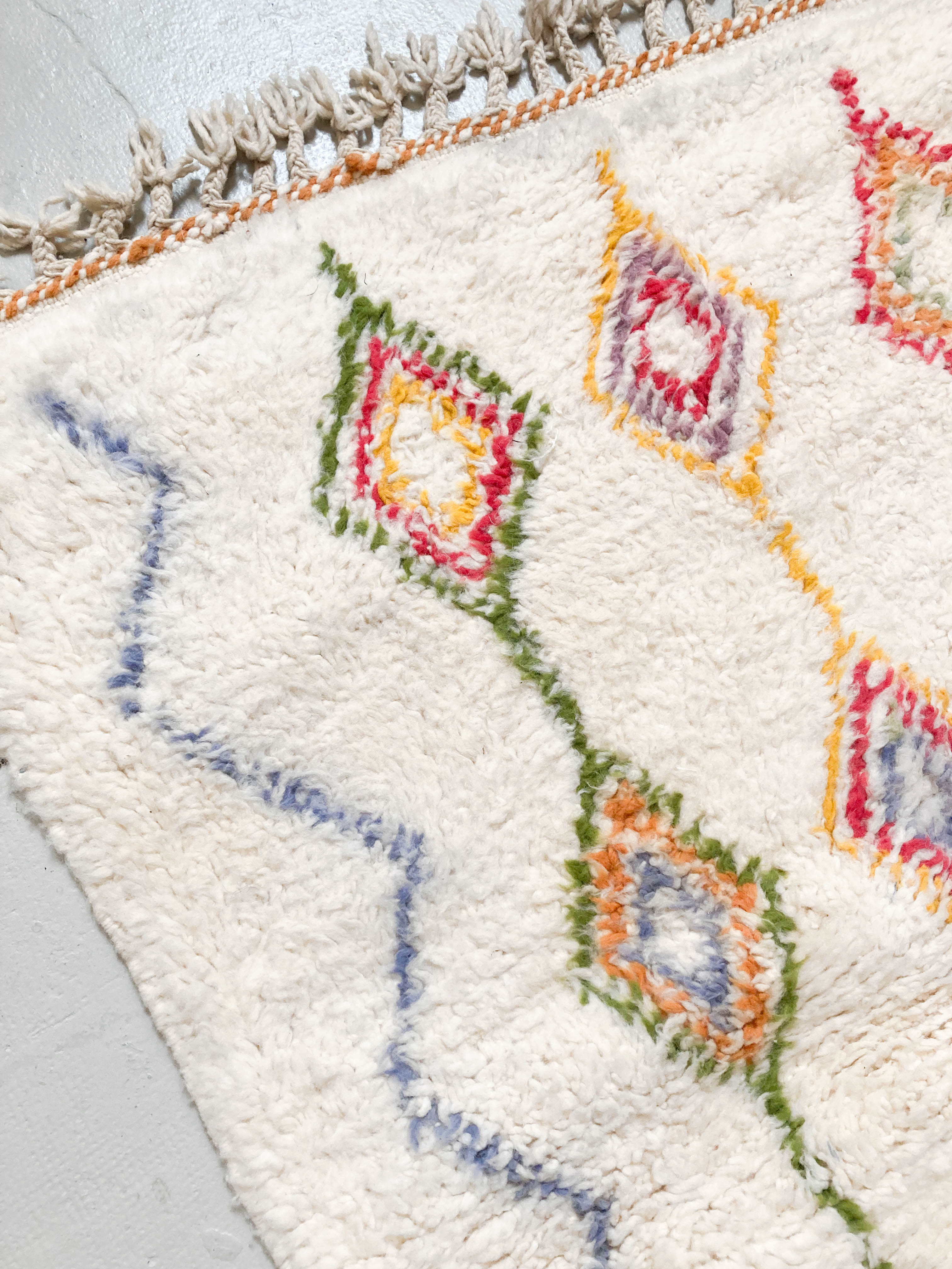 Moroccan Berber carpet azilal ecru with colored diamonds 161x118cm