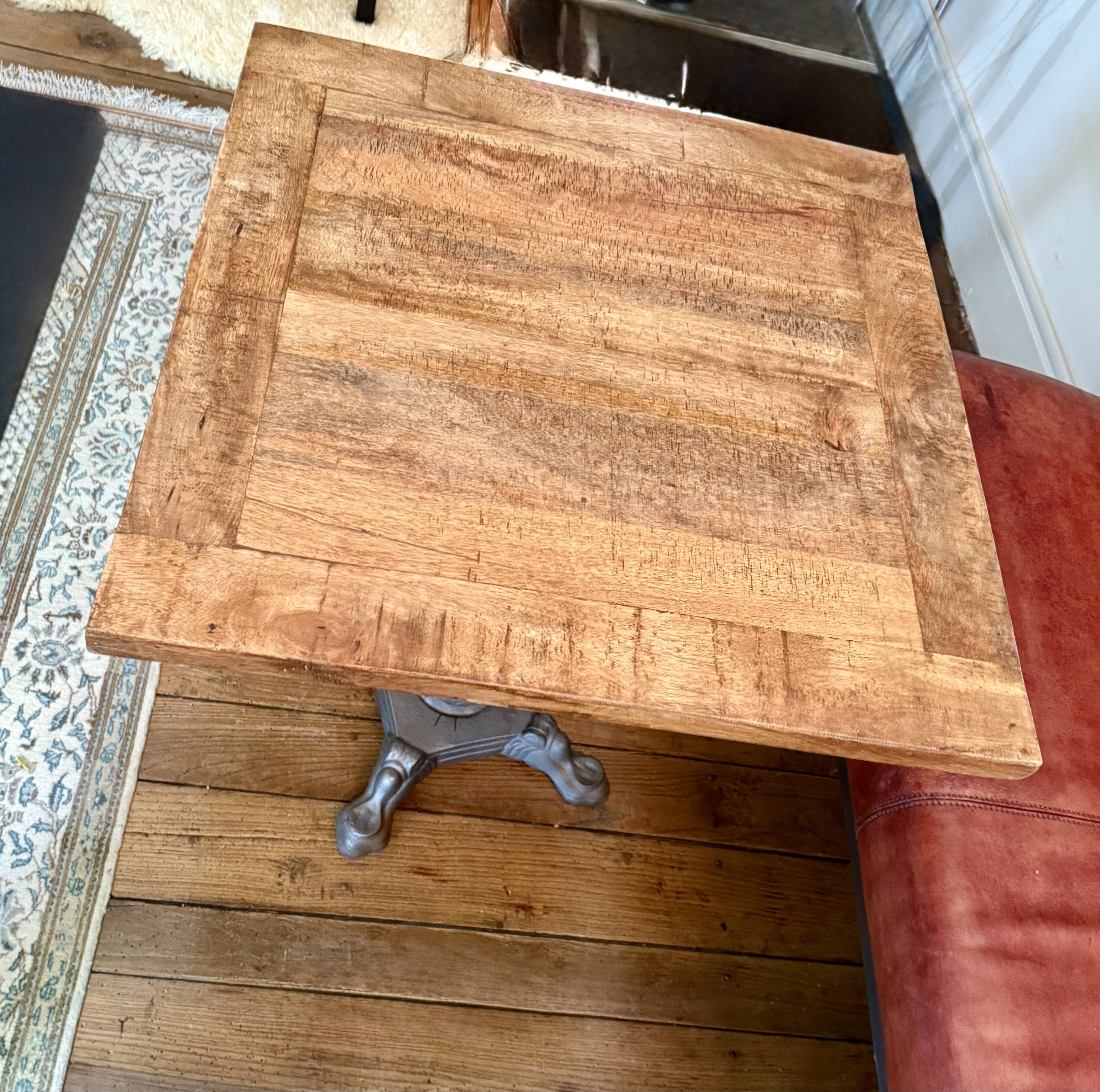 Table bistrot en manguier et fonte