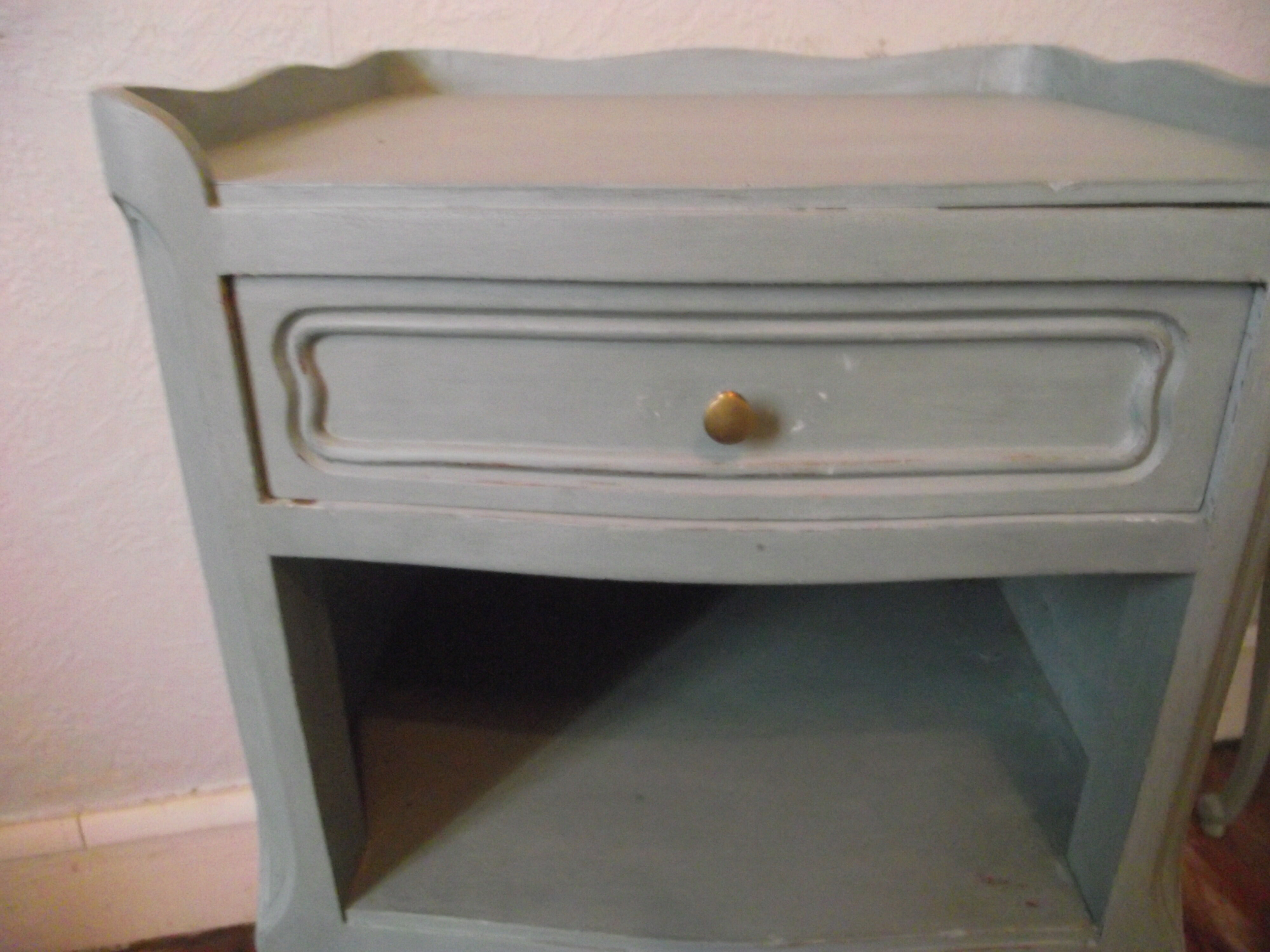Paire de chevets de style Louis xv peints