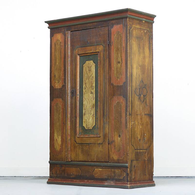 Armoire de mariée peinte d'art populaire