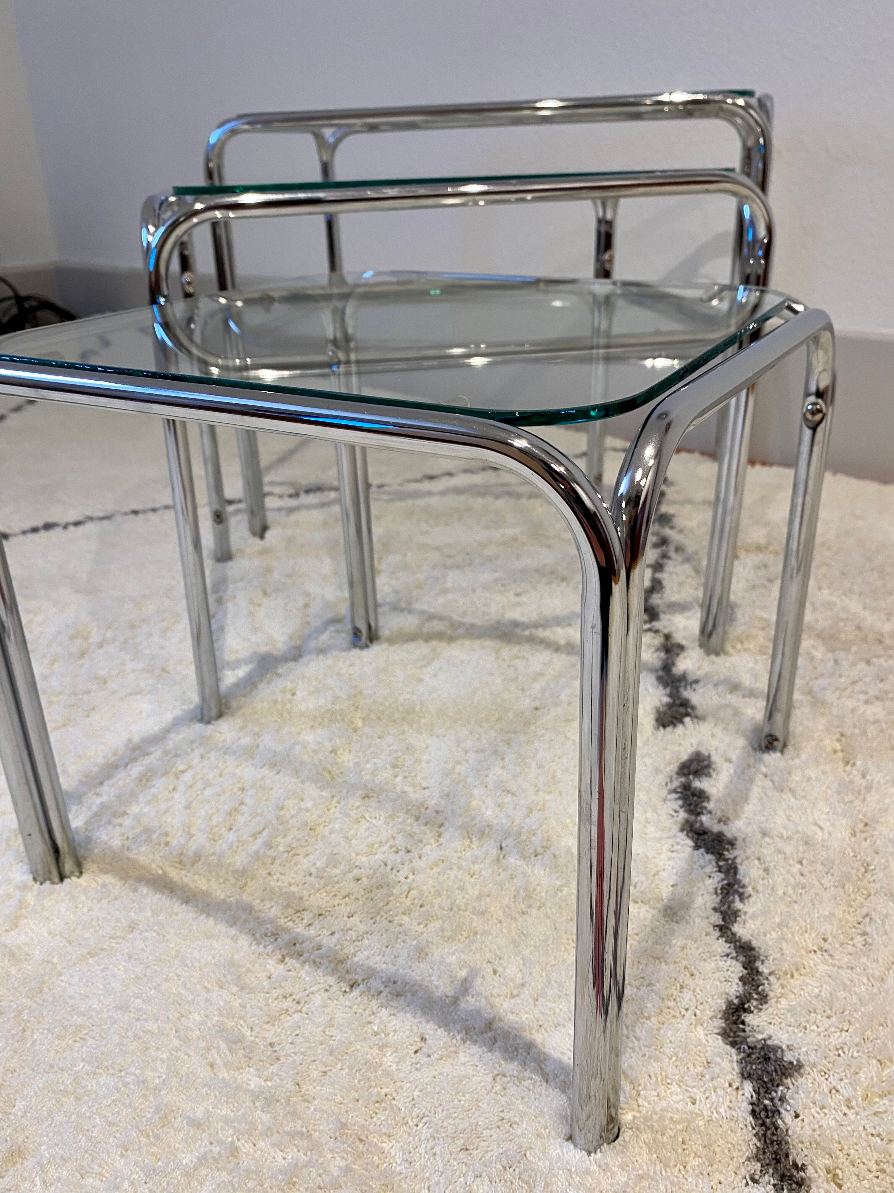 Vintage gigognes tables