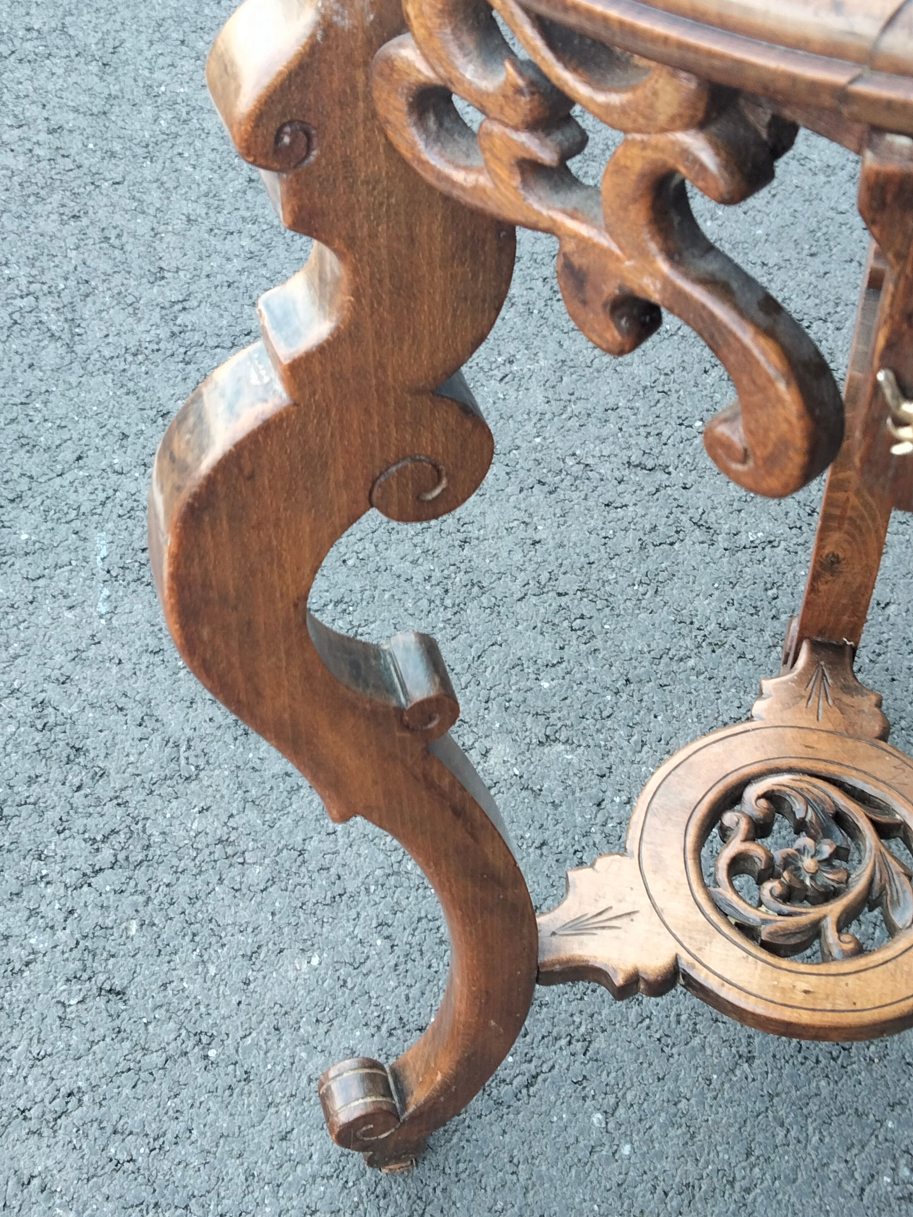 Pedestal table in old natural wood late nineteenth century