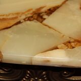 Table basse onyx résiné et laiton